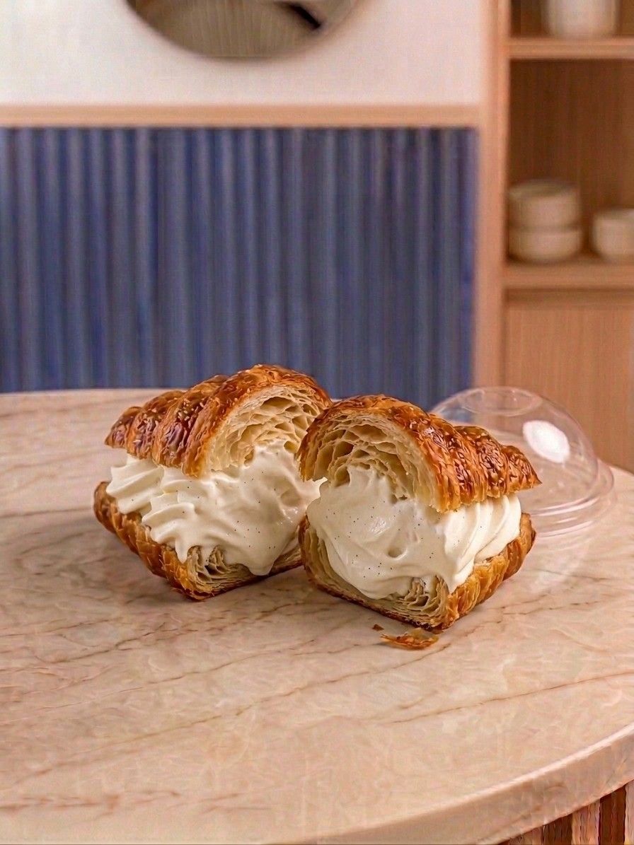 Crolado BIKA: croissant recheado com gelado italiano de baunilha